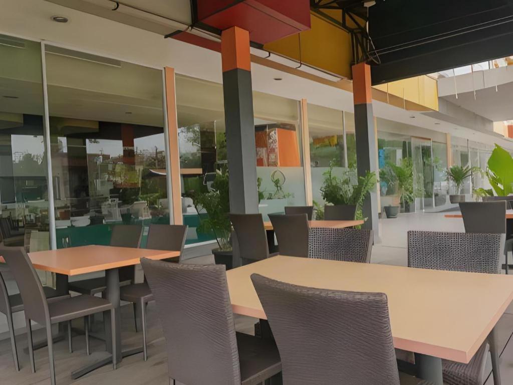 D'Arcici Hotel Cempaka Putih Джакарта Экстерьер фото